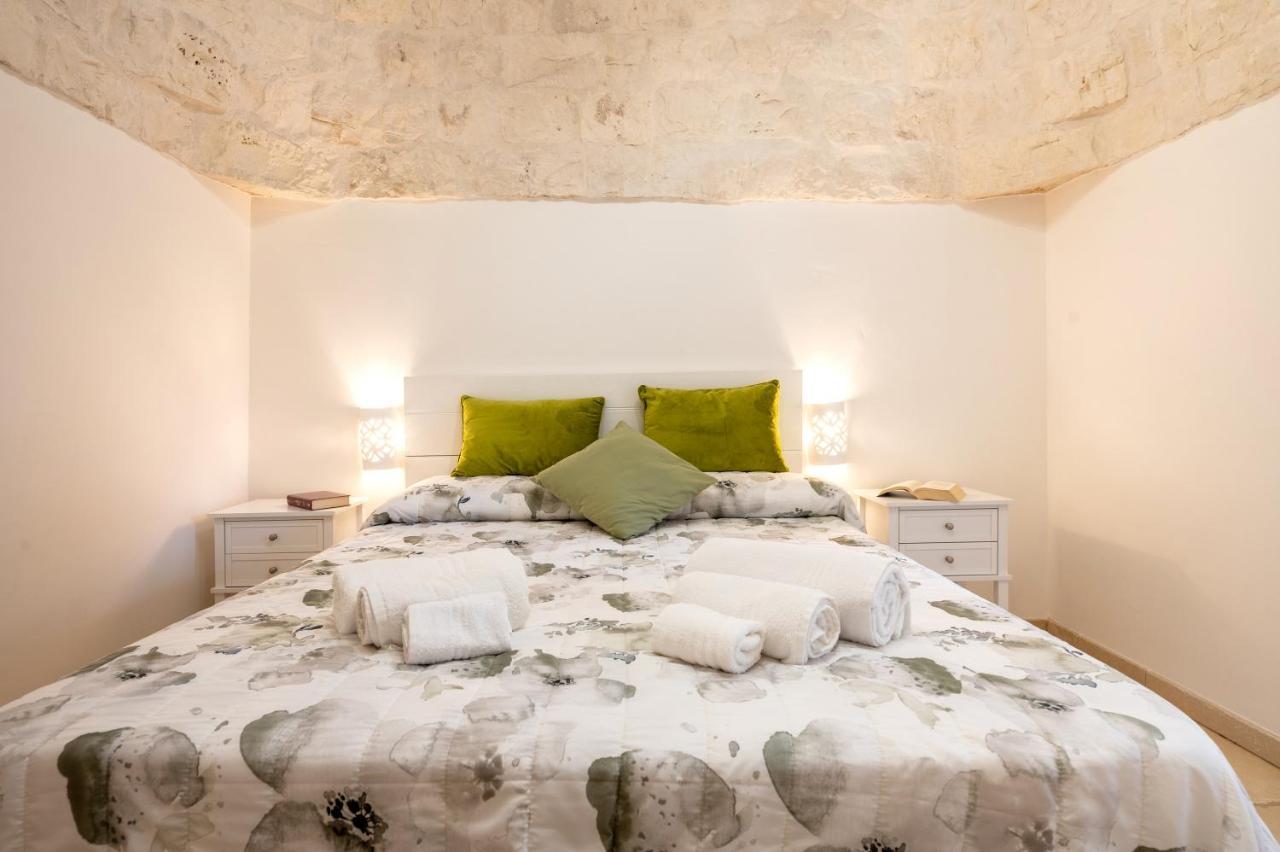 Trullo Il Focolare In Masseria Cisternino Exteriör bild