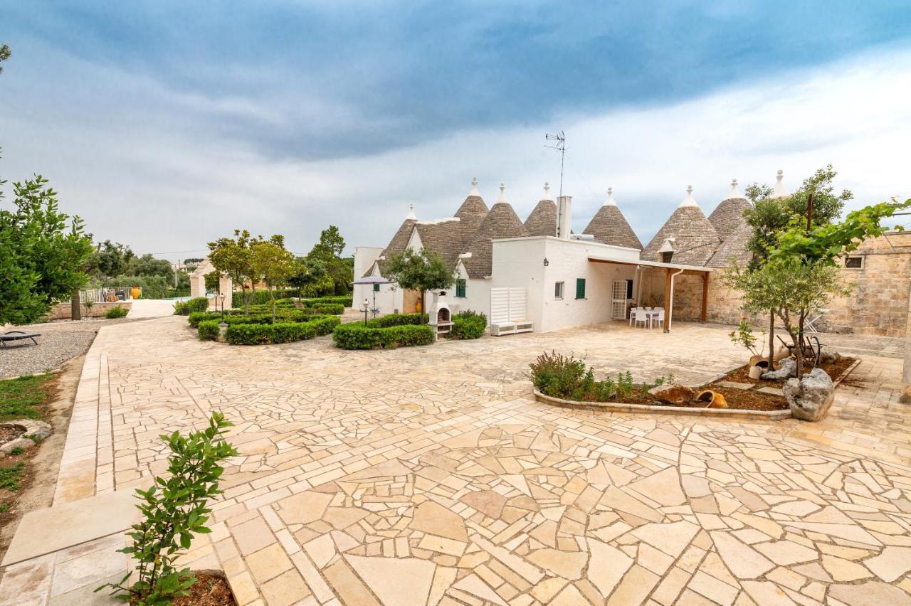 Trullo Il Focolare In Masseria Cisternino Exteriör bild